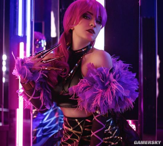 肉感身材偏爱紧致胶衣 俄罗斯肉感COSER战斗力十足