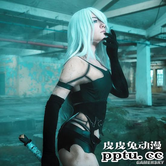 肉感身材偏爱紧致胶衣 俄罗斯肉感COSER战斗力十足