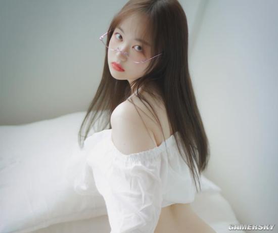 抖M的挚爱少女？不屑脸的韩国写真模特SIA