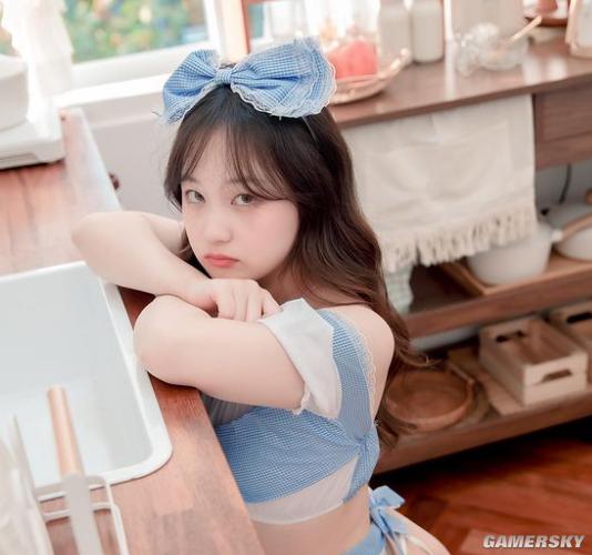 抖M的挚爱少女？不屑脸的韩国写真模特SIA