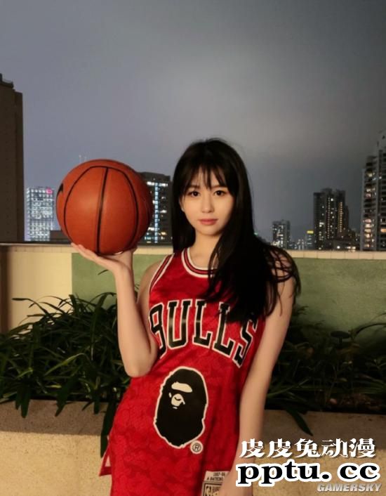 邱淑贞女儿沈月cos赤木晴子 又甜又酷长腿吸睛