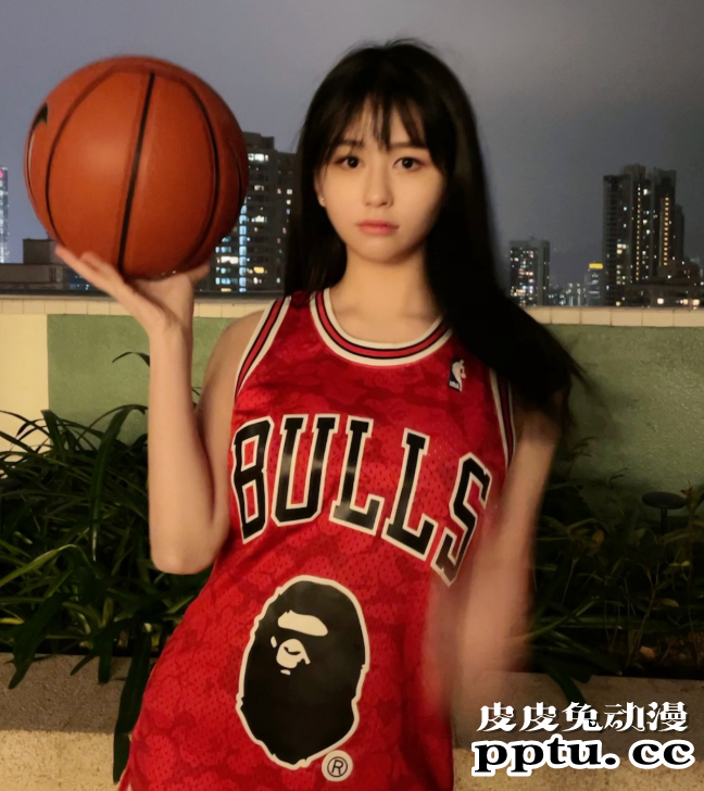 邱淑贞女儿沈月cos赤木晴子 又甜又酷长腿吸睛