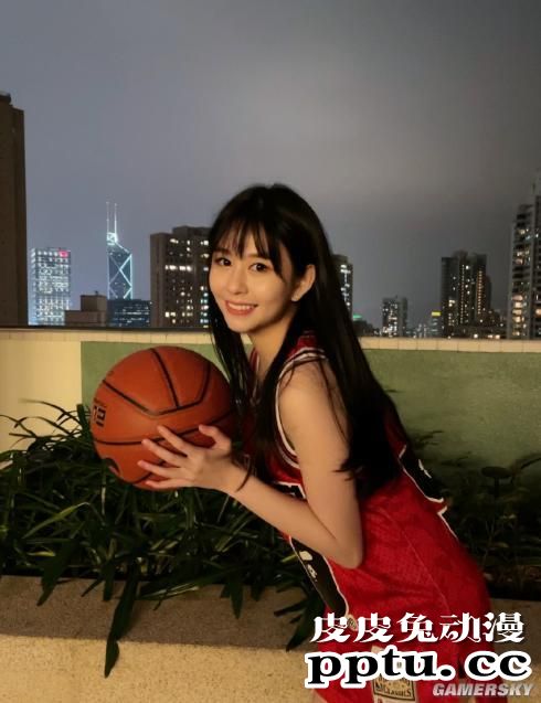 邱淑贞女儿沈月cos赤木晴子 又甜又酷长腿吸睛