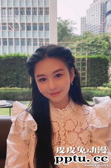 邱淑贞女儿沈月cos赤木晴子 又甜又酷长腿吸睛