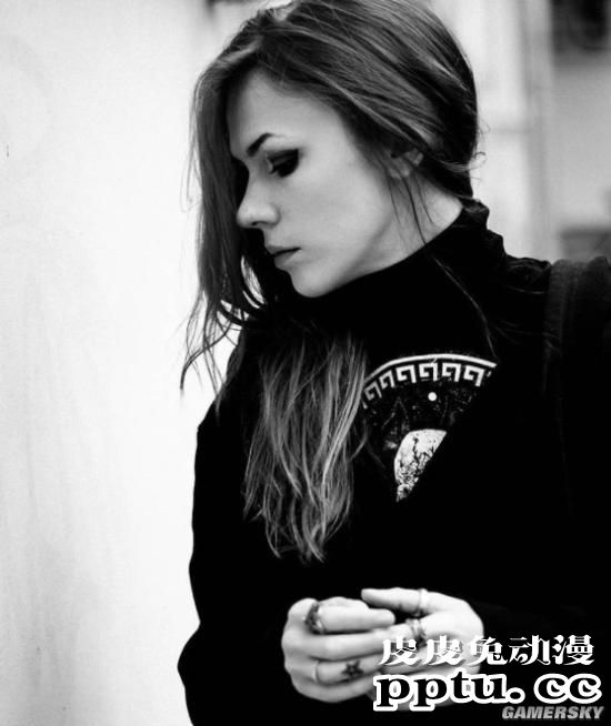 神造美体搭上中性美颜 俄罗斯红发美女Eva Chehova