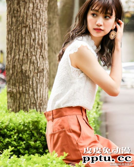 日本最可爱女店员 学历工作全造假转职写真女星