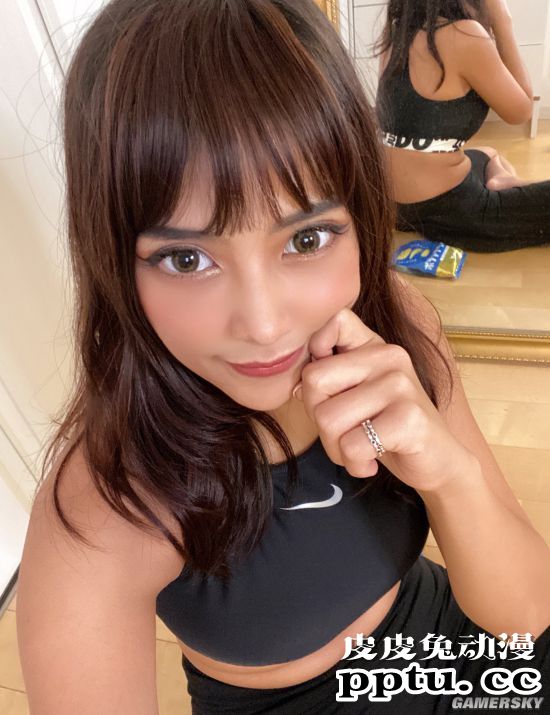 网红模特拍摄宅家的理想与现实 处理好上半身就够了