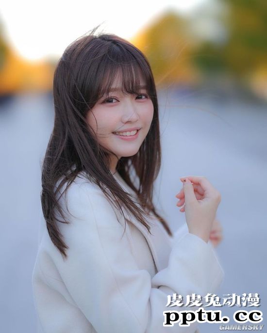 小露香肩的网红模特 清纯樱花妹又萌又撩人-皮皮兔动漫