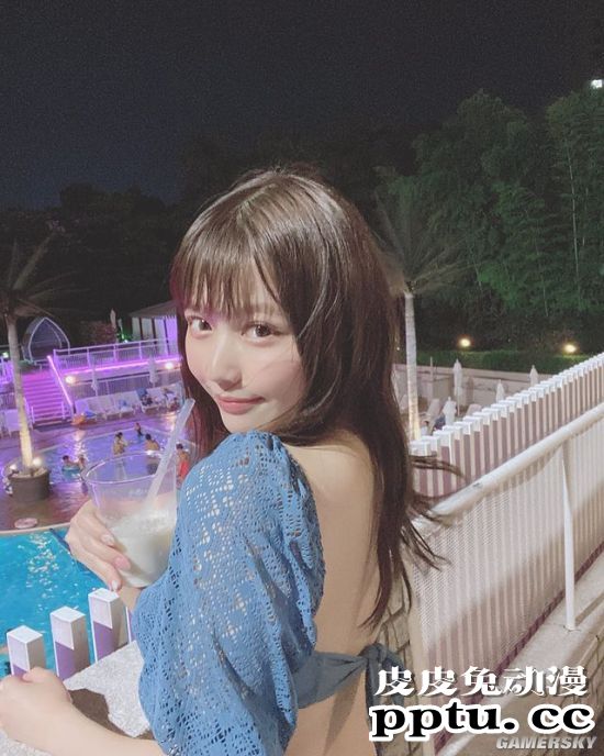 小露香肩的网红模特 清纯樱花妹又萌又撩人