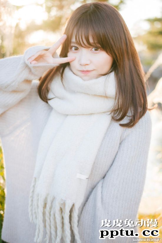 小露香肩的网红模特 清纯樱花妹又萌又撩人