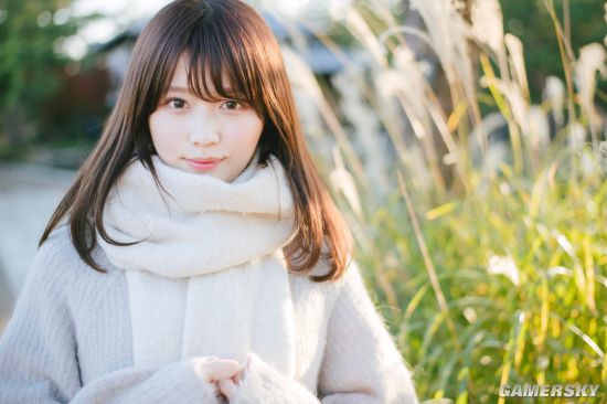 小露香肩的网红模特 清纯樱花妹又萌又撩人