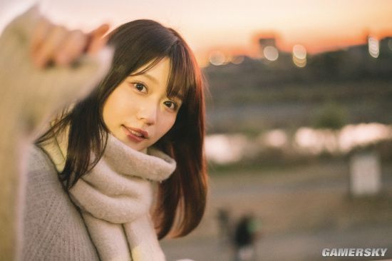 小露香肩的网红模特 清纯樱花妹又萌又撩人