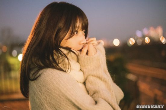 小露香肩的网红模特 清纯樱花妹又萌又撩人