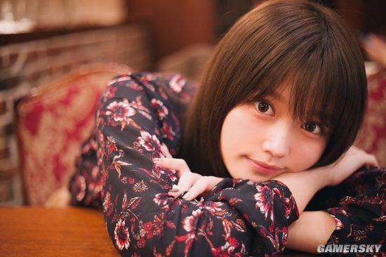 小露香肩的网红模特 清纯樱花妹又萌又撩人