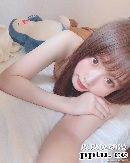 小露香肩的网红模特 清纯樱花妹又萌又撩人