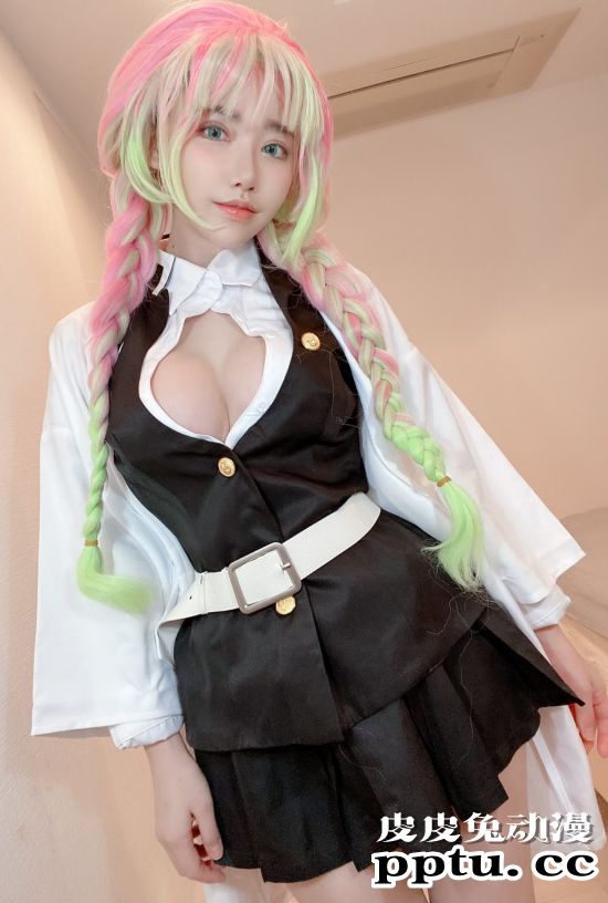 深田咏美COS《鬼灭》恋柱甘露寺蜜璃翻车 网友却评论：没内味儿