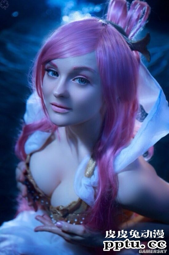 穿衣显瘦脱衣有肉的身材 俄罗斯正妹COSER仙气逼人