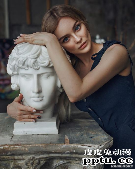 穿衣显瘦脱衣有肉的身材 俄罗斯正妹COSER仙气逼人