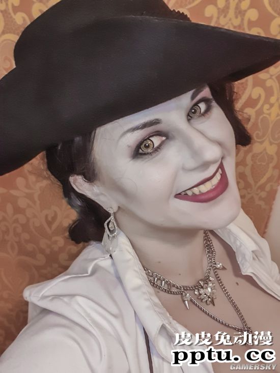 《生化8》吸血鬼贵妇COS美照合集 不仅大的性感眼神也很可怕