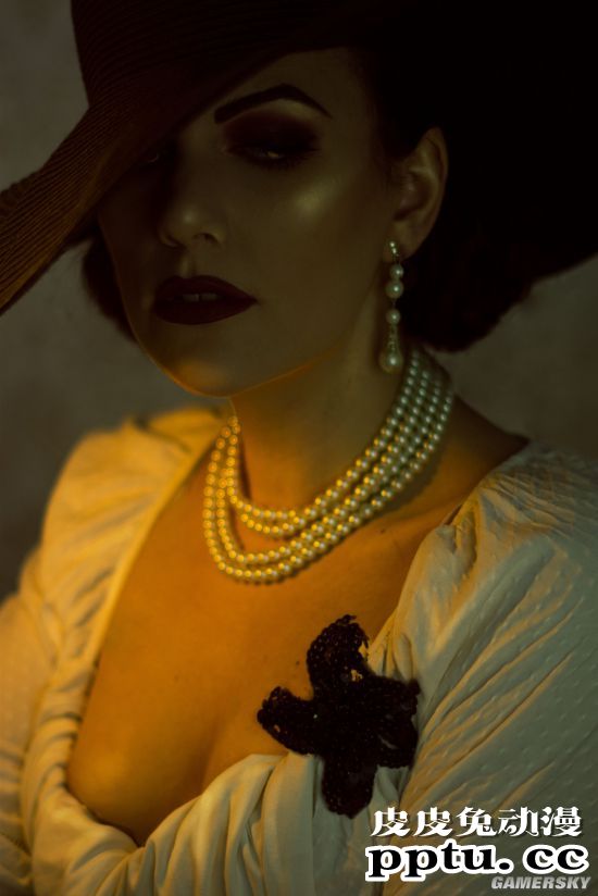 《生化8》吸血鬼贵妇COS美照合集 不仅大的性感眼神也很可怕