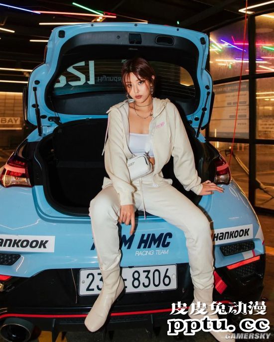 韩国女赛车手登男性杂志走红 实力派身材简直太犯规
