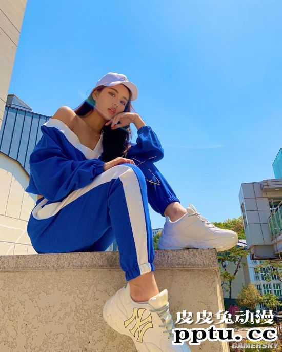 韩国女赛车手登男性杂志走红 实力派身材简直太犯规