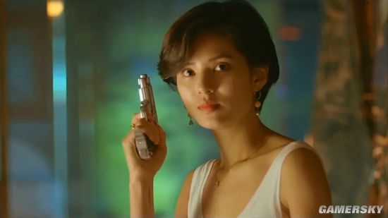 李若彤晒30年前泳装美照 那时正在拍《妖兽都市》