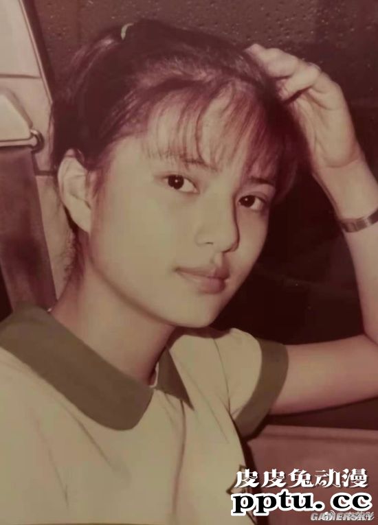 李若彤晒30年前泳装美照 那时正在拍《妖兽都市》