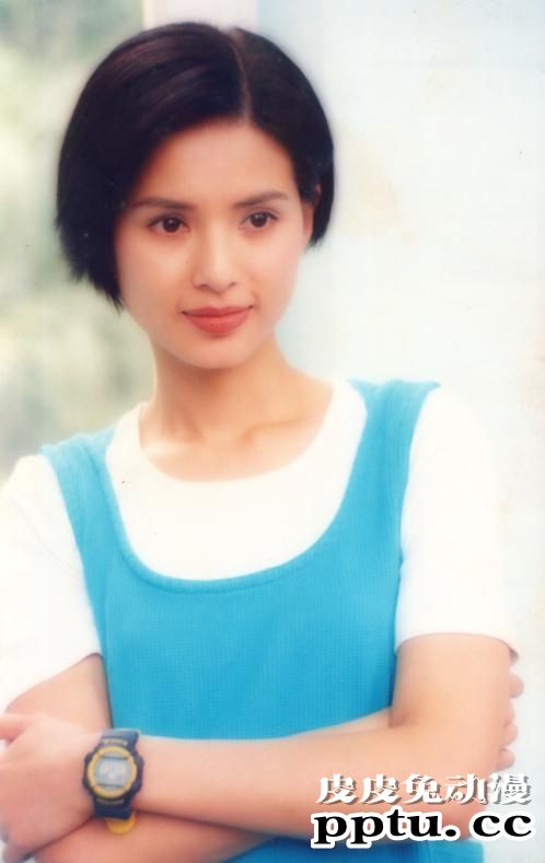 李若彤晒30年前泳装美照 那时正在拍《妖兽都市》