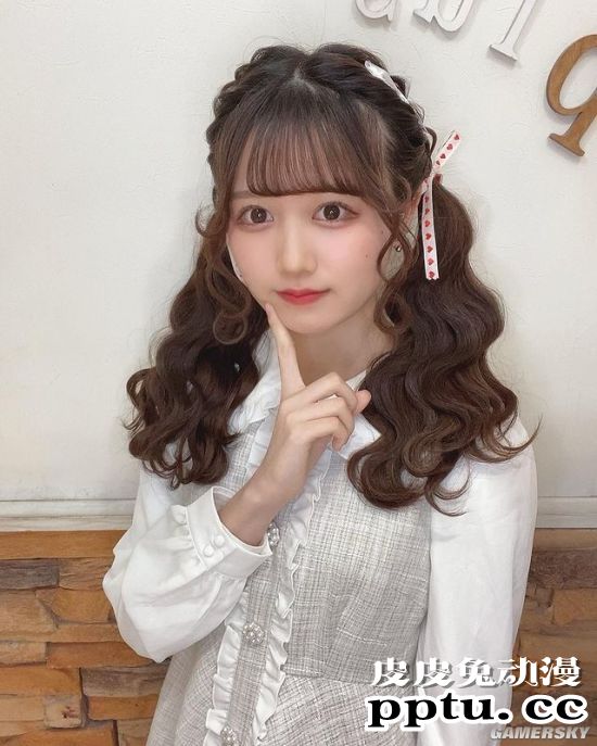 女生绑双马尾发型分年龄段？网友晒图：还是得看脸