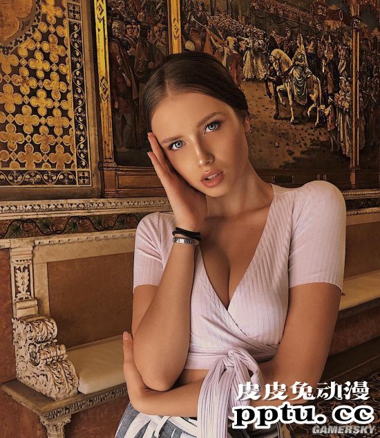 种族天赋般的绝美曲线 惊艳数万人的俄罗斯模特