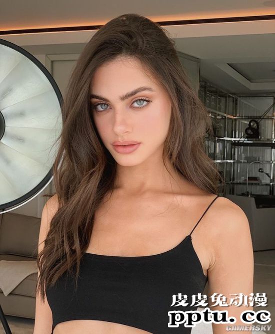 19岁的女兵夺得世界最美面孔 仙气值逼人的以色列模特