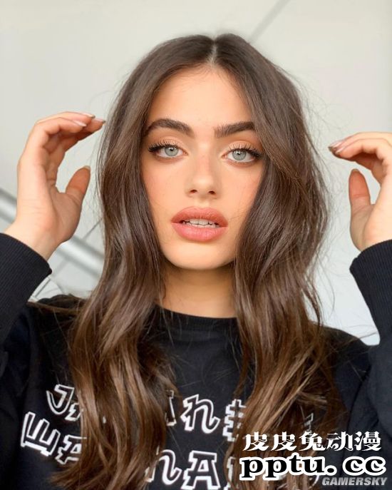 19岁的女兵夺得世界最美面孔 仙气值逼人的以色列模特