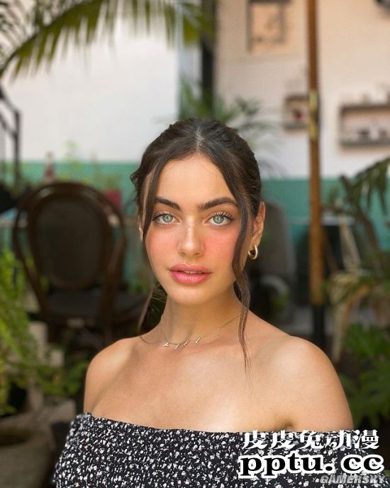 19岁的女兵夺得世界最美面孔 仙气值逼人的以色列模特