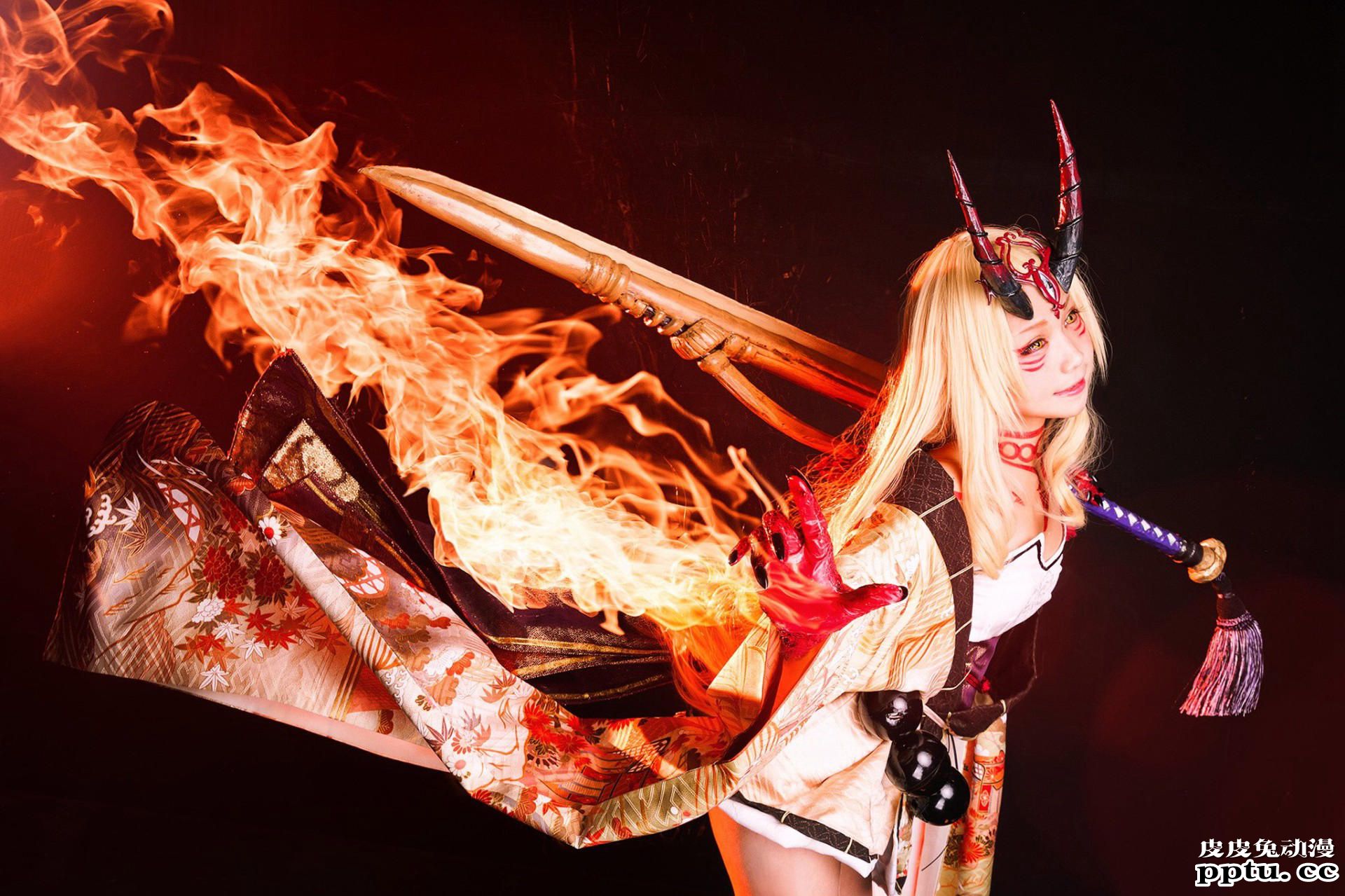 特别视角的吸血鬼夫人 一周大师级CosPlay赏