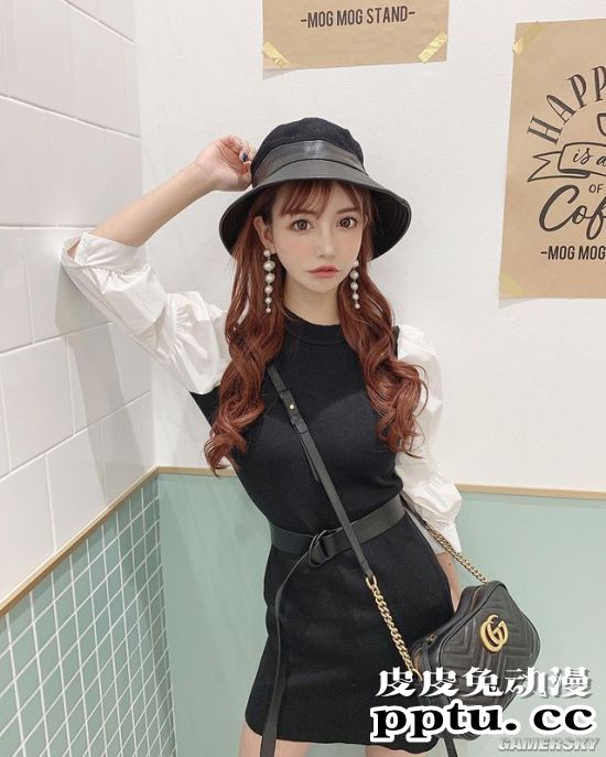 号称日本最美“整容双胞胎” 公开整容前照片自嘲黑历史