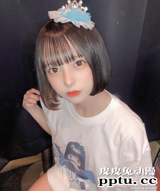 清爽短发散发满满活力 邻家女友气质的青春正妹