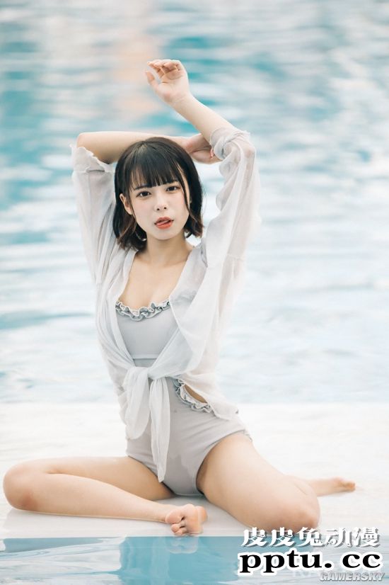 清爽短发散发满满活力 邻家女友气质的青春正妹