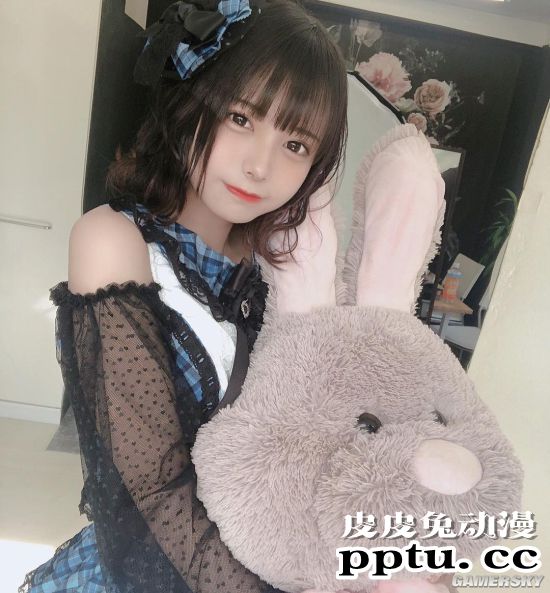 清爽短发散发满满活力 邻家女友气质的青春正妹