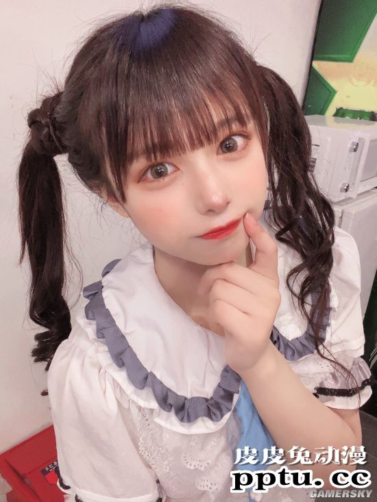 清爽短发散发满满活力 邻家女友气质的青春正妹