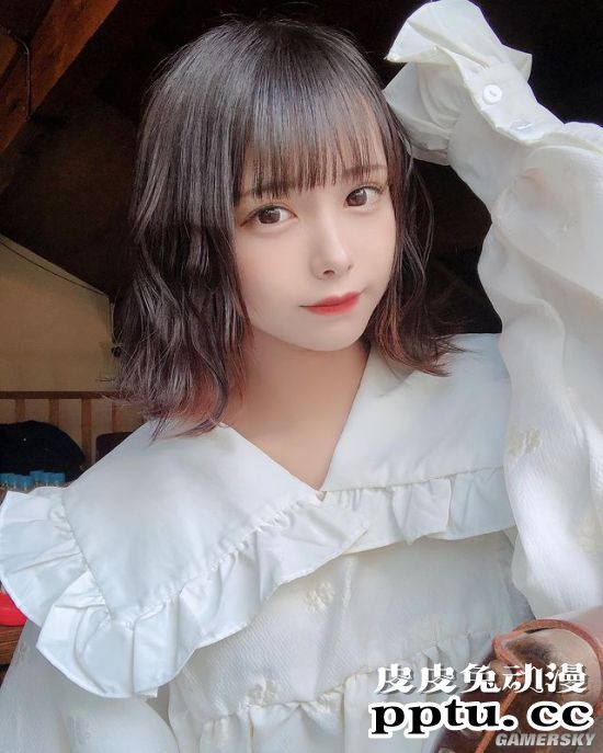 清爽短发散发满满活力 邻家女友气质的青春正妹