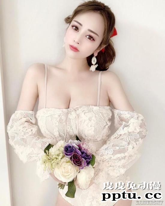 白到反光令人眼晕 “美女设计师”本多胡桃写真