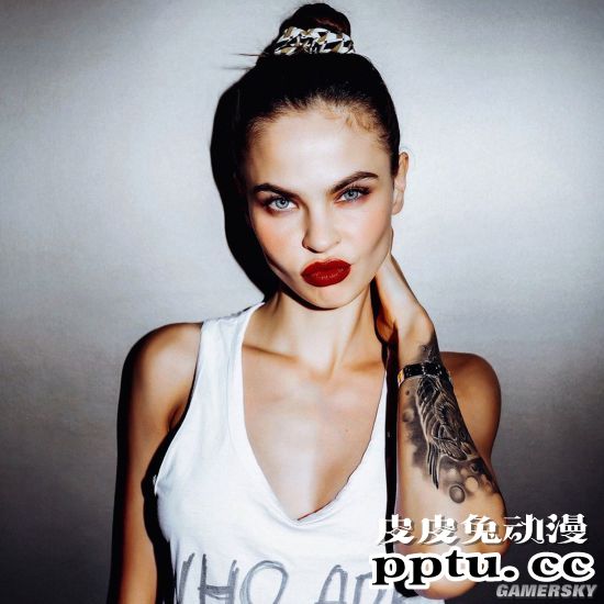 俄罗斯90后“山寨名媛” 自称顶级男性猎人俘获亿万富翁