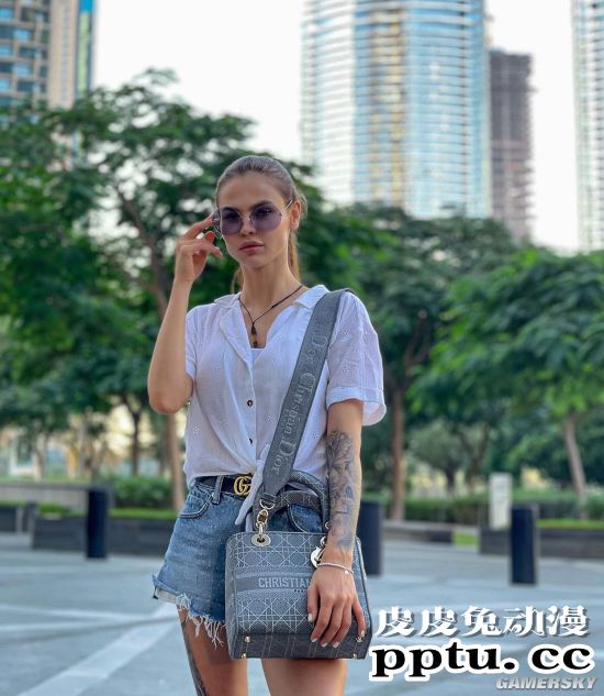 俄罗斯90后“山寨名媛” 自称顶级男性猎人俘获亿万富翁