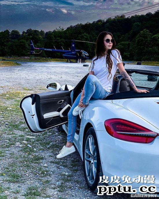 俄罗斯90后“山寨名媛” 自称顶级男性猎人俘获亿万富翁