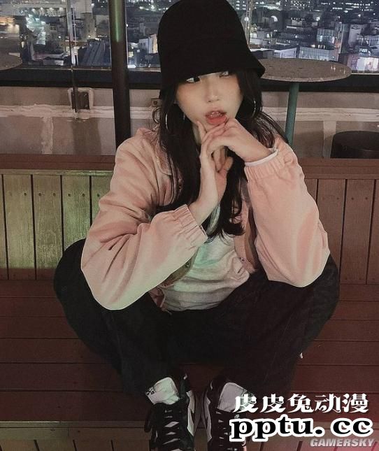 可靠身材赚钱却要当人才 模特级的美女画师Ara go