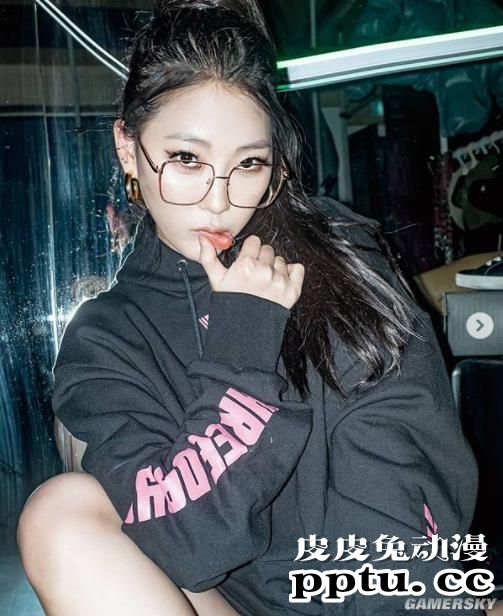 可靠身材赚钱却要当人才 模特级的美女画师Ara go