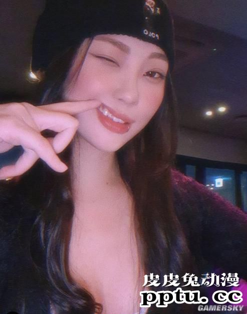 可靠身材赚钱却要当人才 模特级的美女画师Ara go