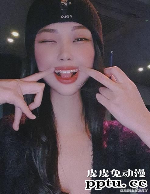 可靠身材赚钱却要当人才 模特级的美女画师Ara go