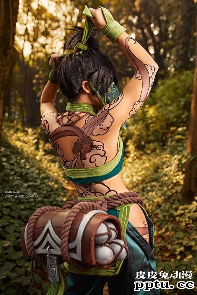 身材性感的女巨人 一周大师级CosPlay赏